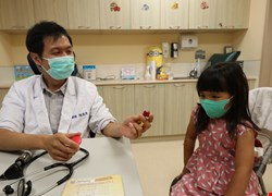 8歲男童磁鐵吞腹險腸穿孔致命 醫籲幼童務必遠離磁性小玩具