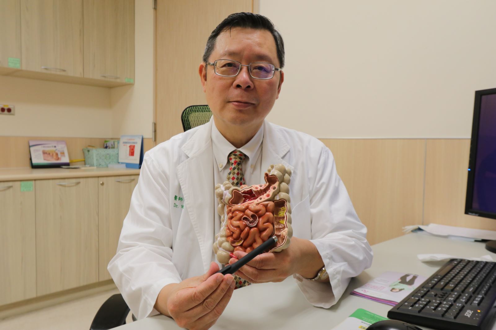 亞大醫院王輝明醫師說明大腸直腸癌易轉移的位置