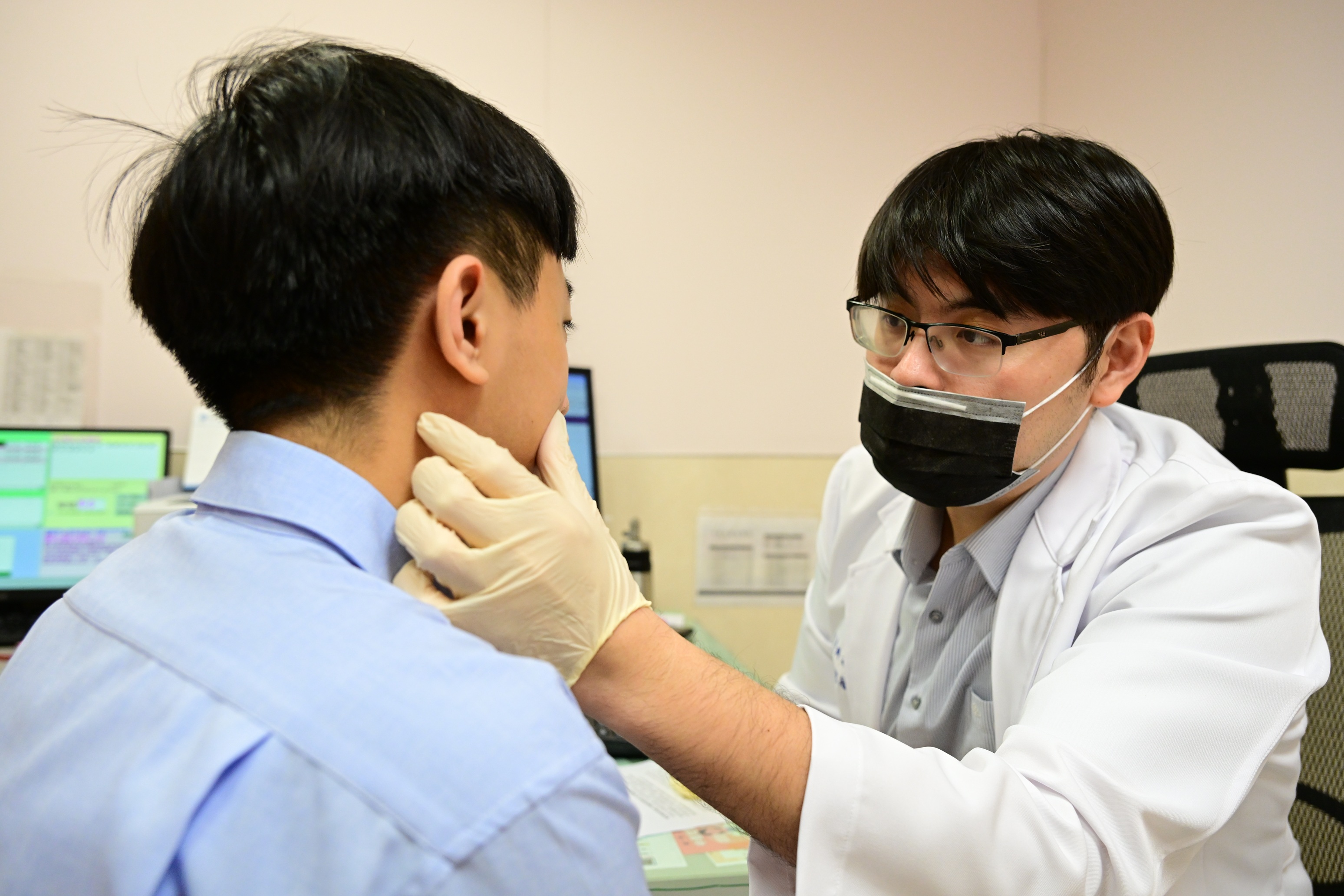 考生熬夜拼考試 青春痘悄悄爬上臉醫籲調整作息、藥物雙管齊下