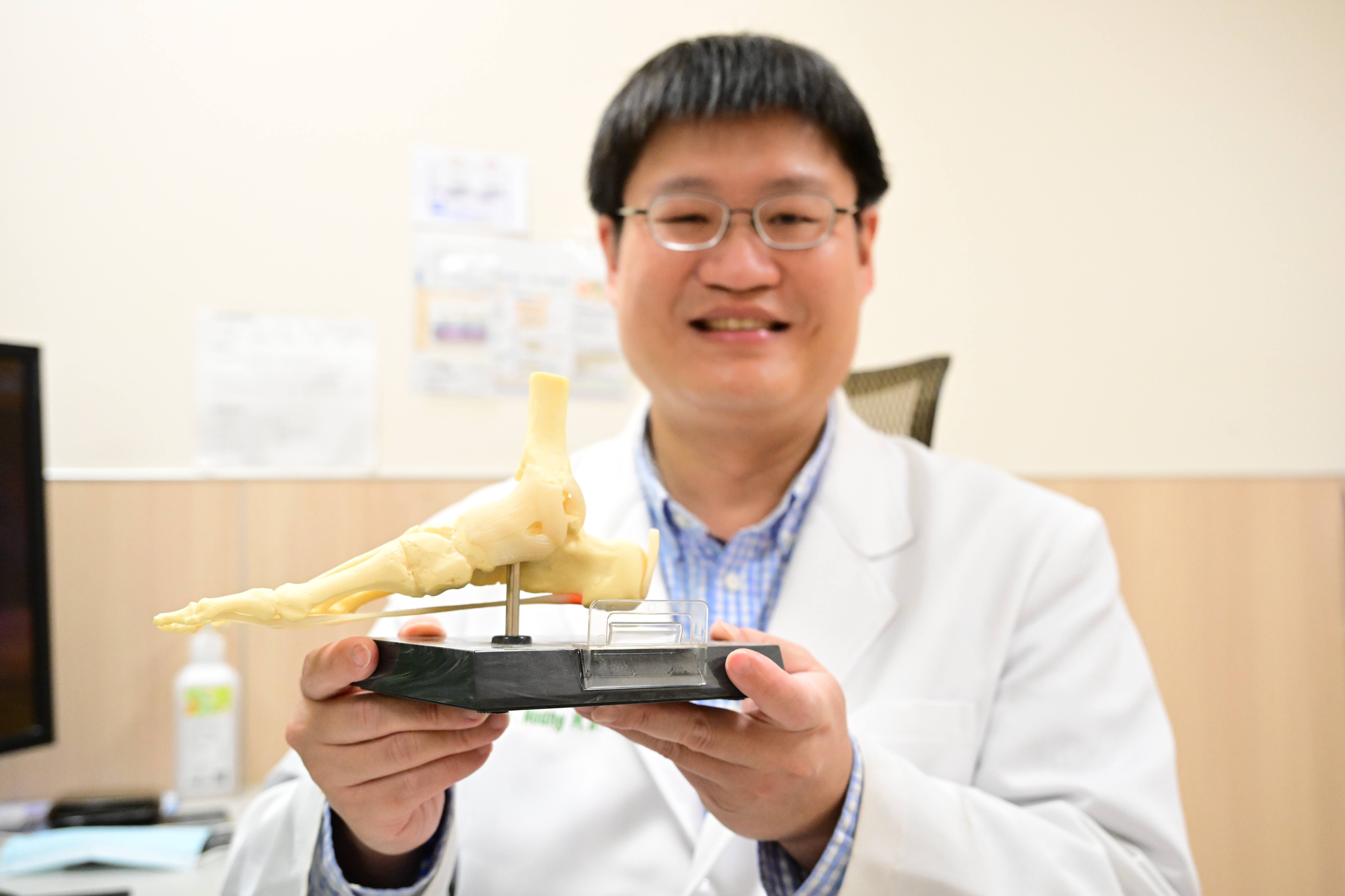 雞蛋大般的痛風石破裂有如爆漿醫師警告：長年忽視恐釀截肢悲劇