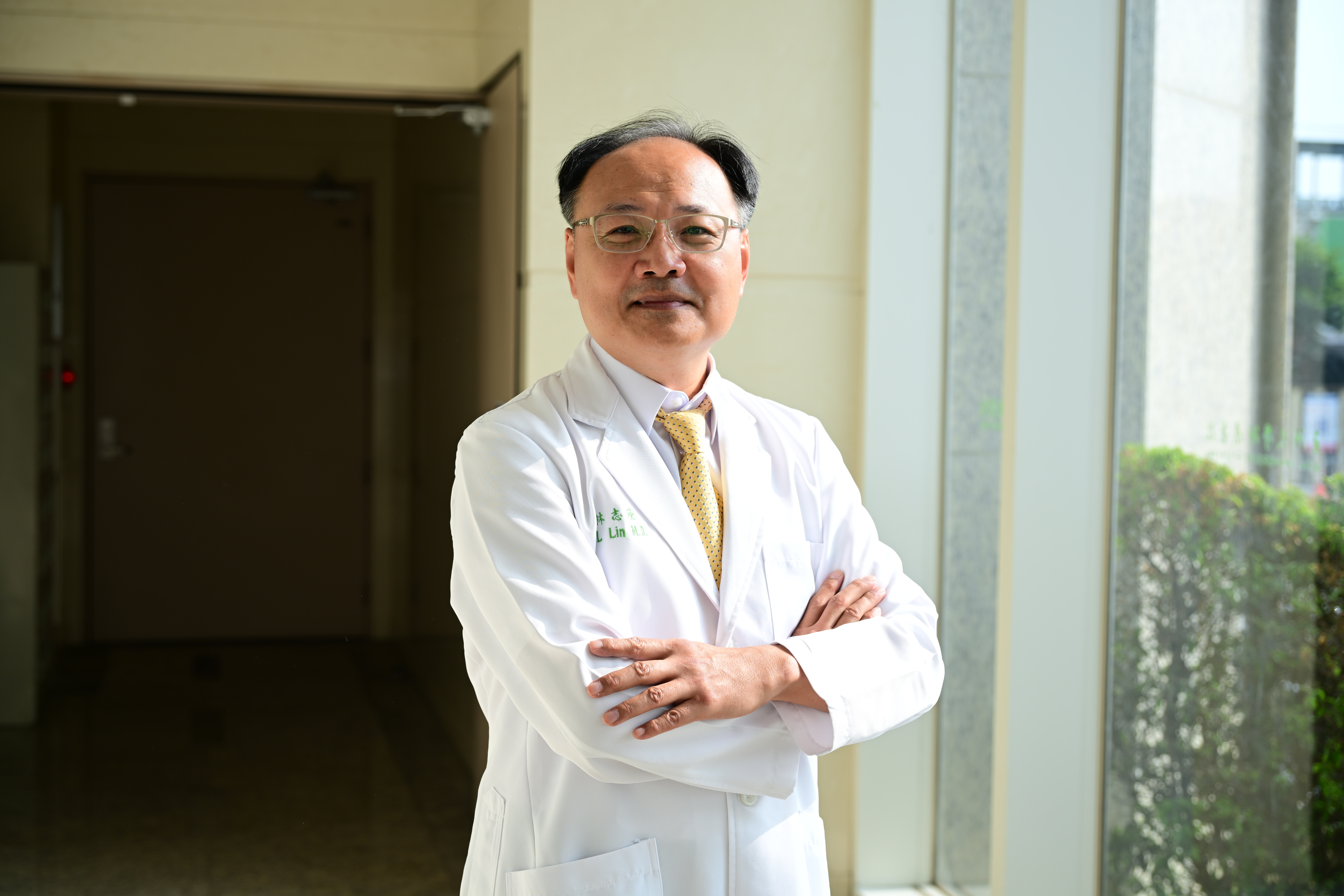 從手術室走向世界 「不只是治療患者病痛 更要讓愛一路相髓」