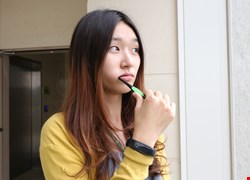 女師自卑牙齦萎縮牙縫大 嚴肅不愛笑 牙周再生手術助重拾好人緣