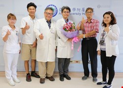 久病床前有孝子！男子為救癌父寧辭職求醫 父腫瘤縮半延續父子情