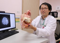 6旬翁「講話像含滷蛋」 竟是心房顫動導致缺血性腦中風