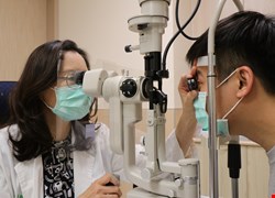 中年男眼中「老婆變S型」 竟是糖尿病黃斑部水腫惹禍