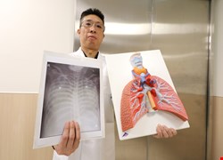 女腹痛住院 醫驚:照X光肺臟竟消失!出院前1暖心動作惹哭護理師