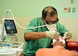 小資女矯正牙齒成正妹 潛伏牙周病害牙痛嘴腫 水雷射助找回好牙