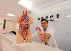 婦短期肌酸酐飆升 竟是急性尿滯留 醫籲「尿多」、「尿少」都是警訊