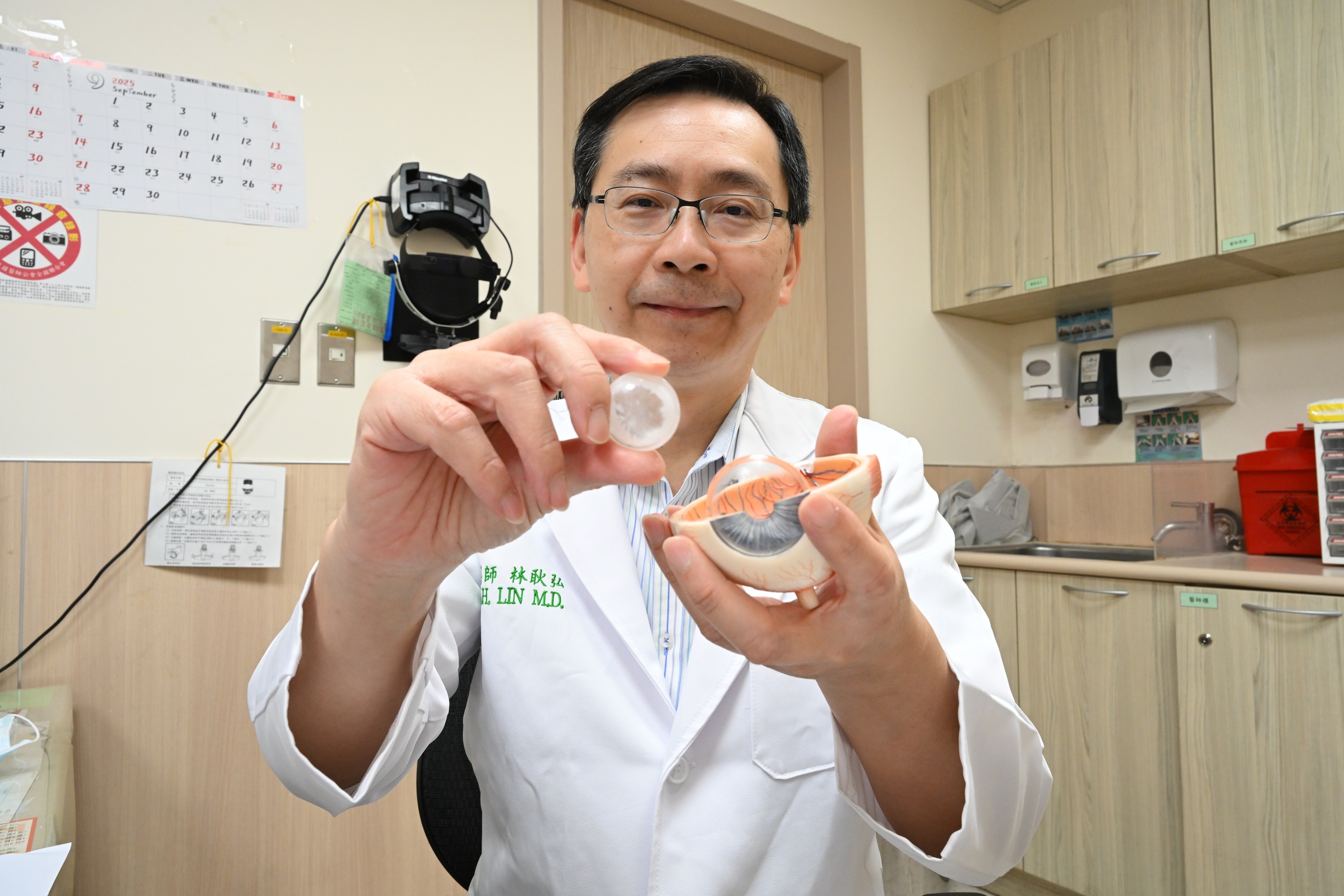 揪出視力小偷！小切口超音波乳化術+人工水晶體 助婦重拾讀經樂