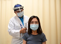 耳機降噪功能強醫警告：長時配戴恐影響聽力 籲遵守60/60原則