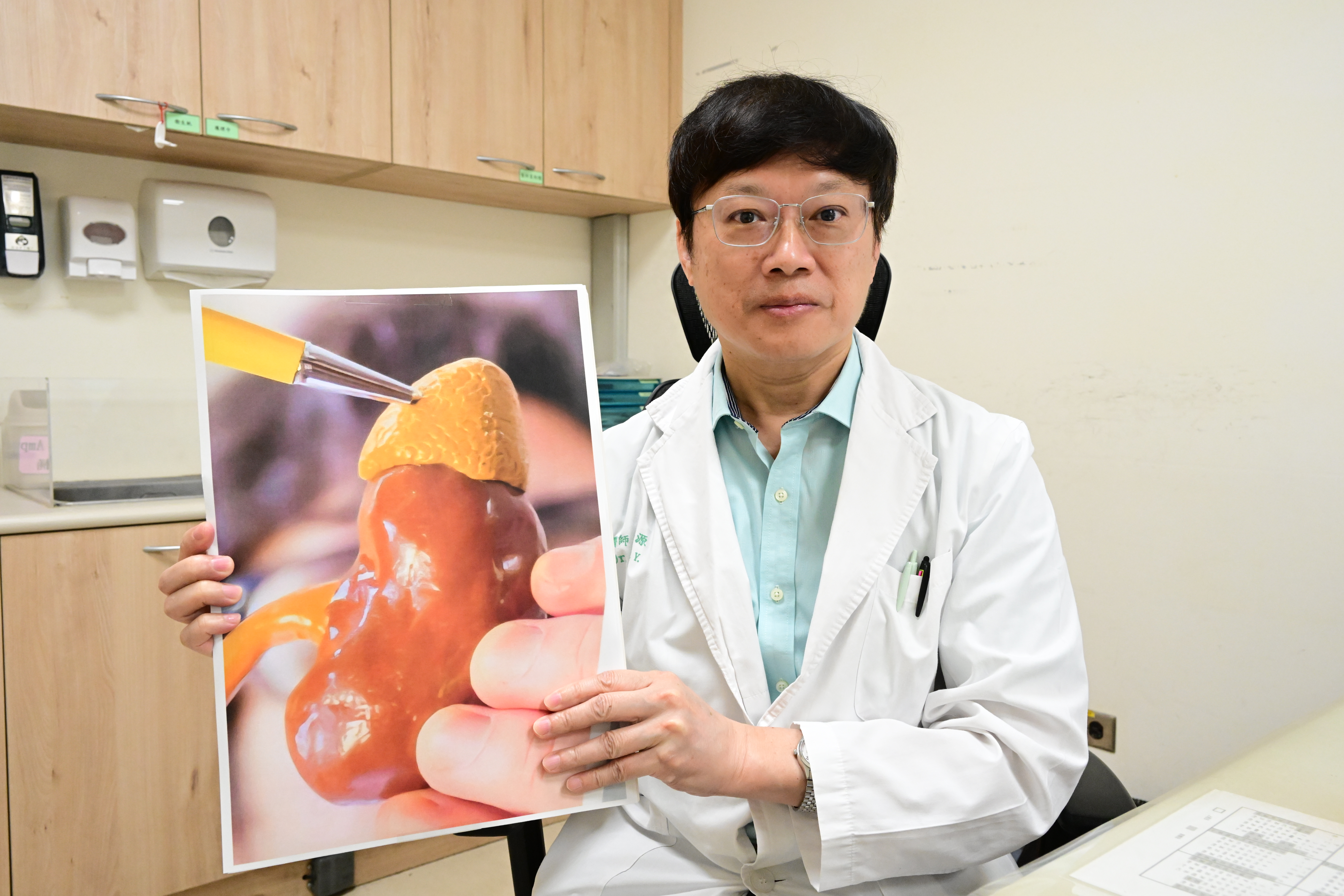 19歲女大生腹痛虛弱 皮膚指甲越來越黑 竟是罕見愛迪生症惹禍