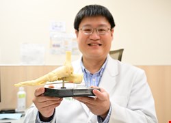 雞蛋大般的痛風石破裂有如爆漿醫師警告：長年忽視恐釀截肢悲劇