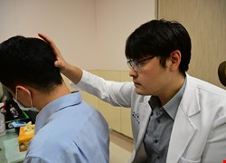 上班族乾癬纏身萌退意醫精準治療助重拾自信 告別高領衣與手套
