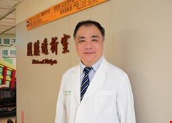 推腹膜透析床邊植管　亞大醫院周哲毅：幫病人找到一條更好的路